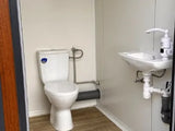 Contenedor Sanitario Tipo Pabellón con Triple Cabina